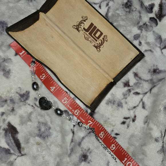JLO hard case and bracelet - Picture 2 of 7